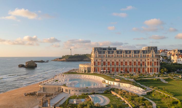 ENCHÈRES – Trois jours et plus de 3.500 lots à l’Hôtel du Palais de Biarritz